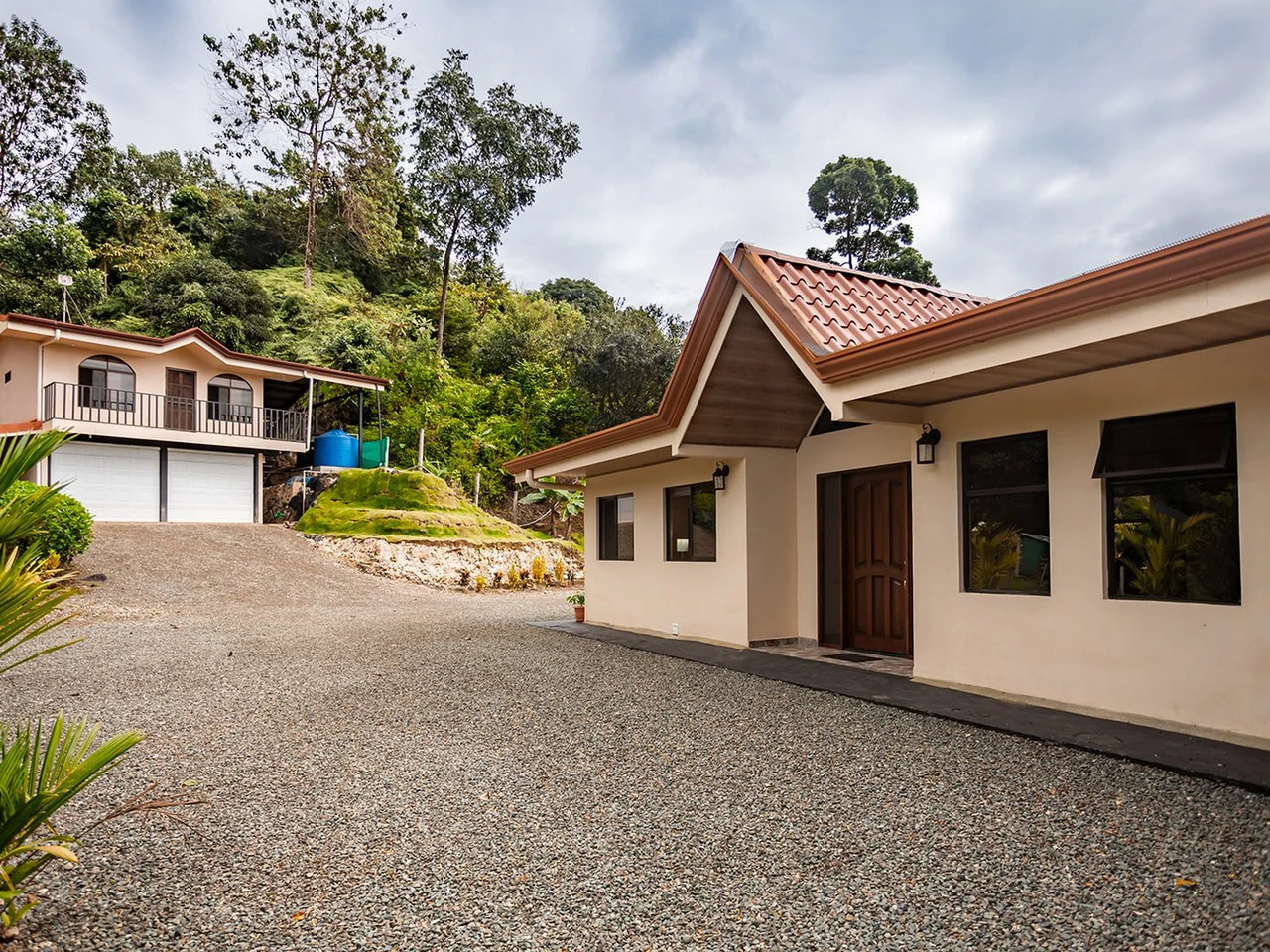 11.25 ACRES- 4 Bedrooms, Two Homes, Panoramic Ocean & Mountain Views With Stream, 30+ Fruit Trees, 40 Minutes to Quepos!!! - Gallery image 4