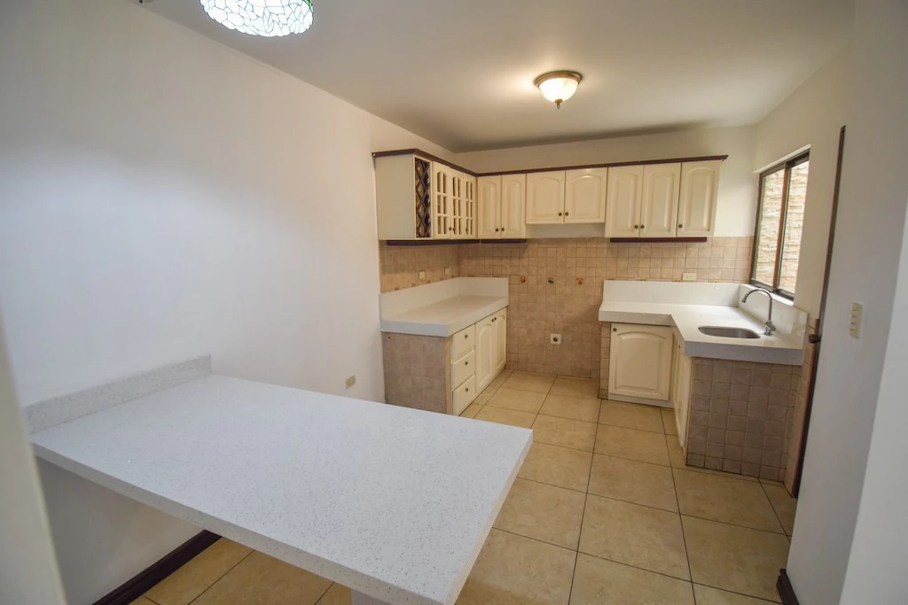 Excelente Oportunidad Propiedad con 2 casas en Trejos Montealegre: House For Sale in Trejos Montealegre - Gallery image 12