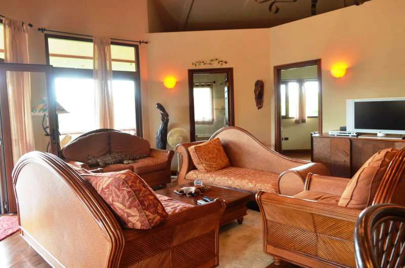 LUXURY ESTATE IN GATED LAKEFRONT COMMUNITY - Gallery image 10