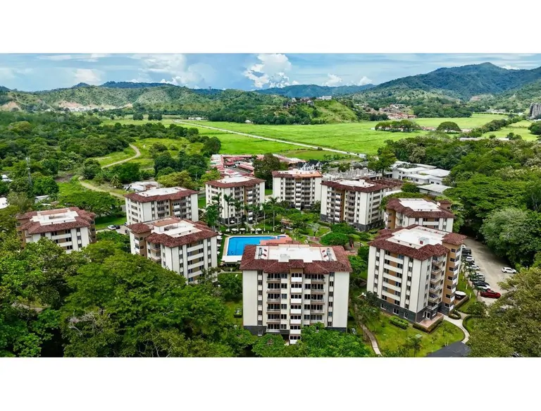 Spacious 3-Bedroom Apartment in Costa Linda with Community Pool in Jacó