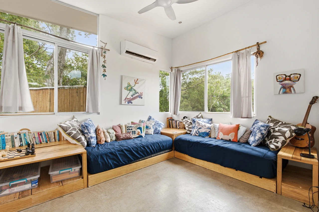 Surf Shack: Ocean-View Property with Home and Development Potential - photo 2