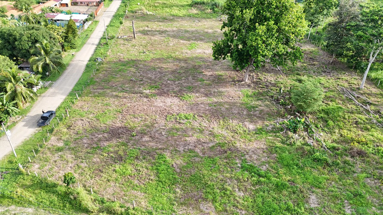 COMMERCIAL LOT IN CORONADO! MAIN HIGHWAY, 1.6 ACRES!: Mountain Home Construction Site For Sale in Puerto Cortés - Gallery image 5