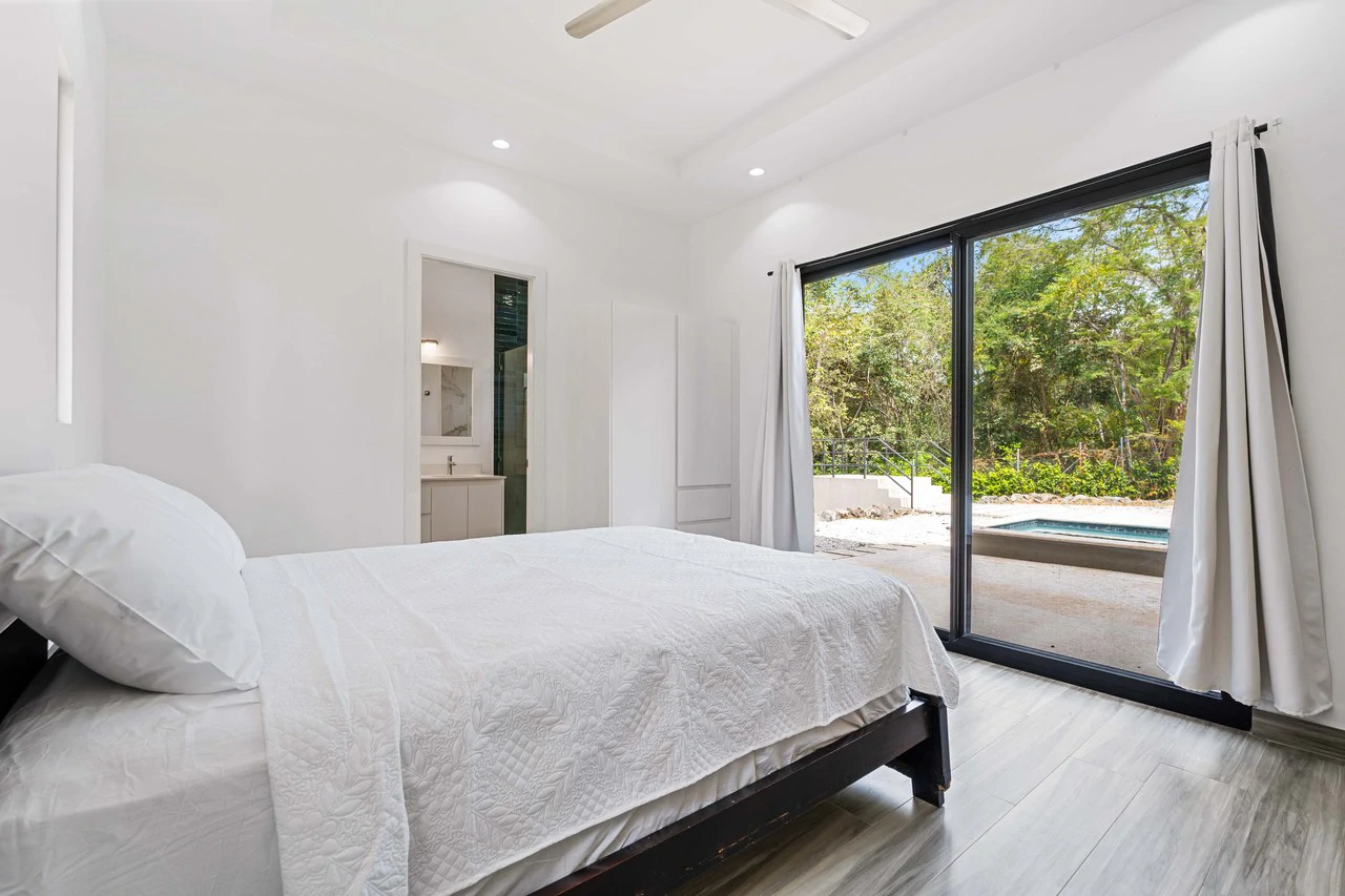 Casa Avalon: New 4-Bedroom Home on 1.48-Acre Lot – Build 2 More Structures, Just Minutes from the Beach! - Gallery image 8
