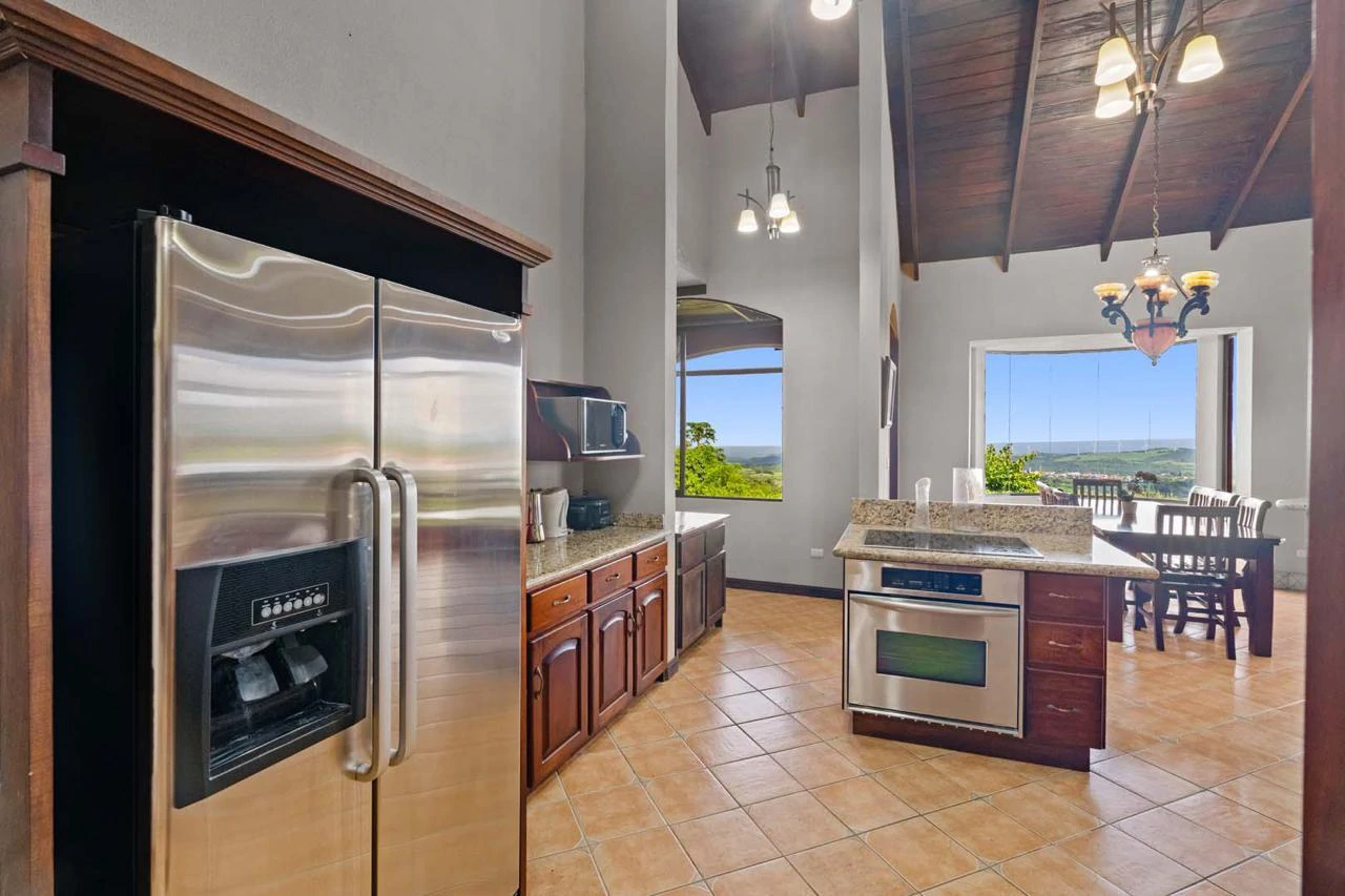 Celebrity Home with Spectacular Views: Seller Financing With 50% Down-Contact Us For More Information - Gallery image 17