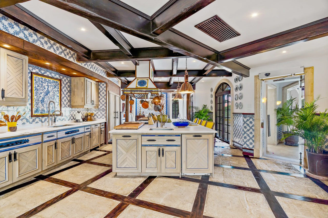 27 Cartagena: Unique Luxury Beachfront Home - Gallery image 4