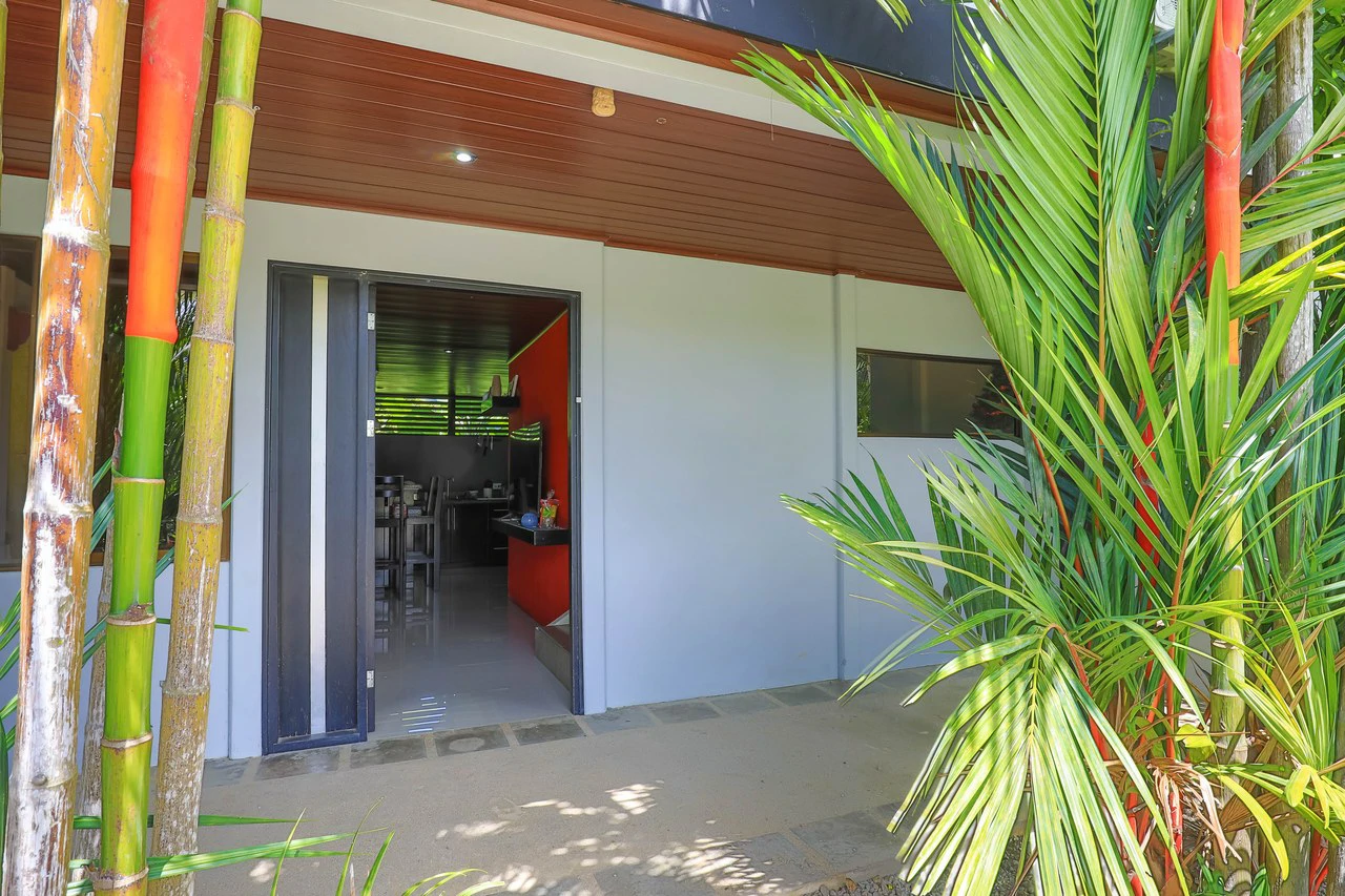 Apartment Hotel with Owners Suite, Fantastic Oportunity for Hostel in Uvita - Gallery image 5