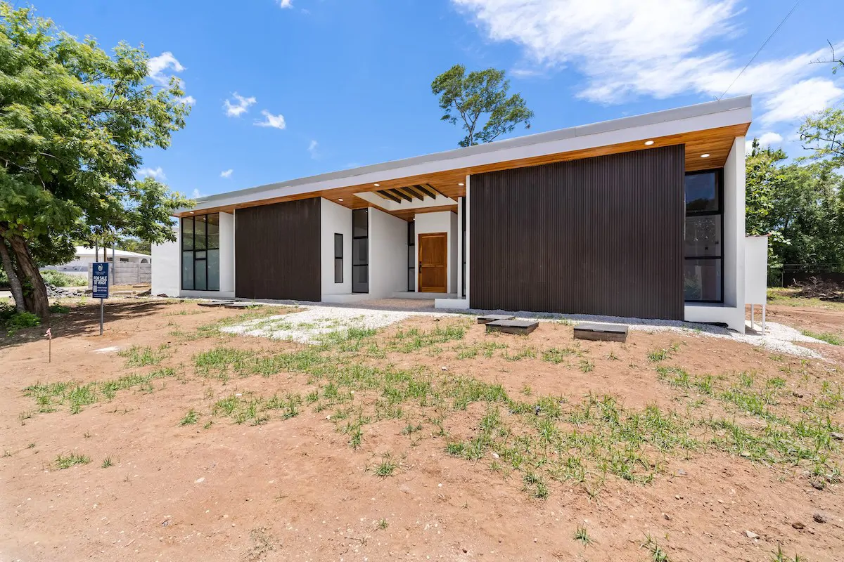 Casa Solana: Brand-New Modern Home in Palm Beach Estates, 2-Minute Walk to the Beach!
