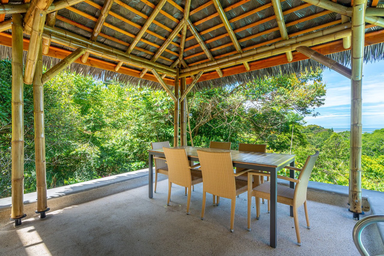 Casa Chiquita: Ocean View Retreat in the Heart of Ojochal – 3 Bed, 3 Bath with Pool, Fruit Trees & Prime Location - Gallery image 17