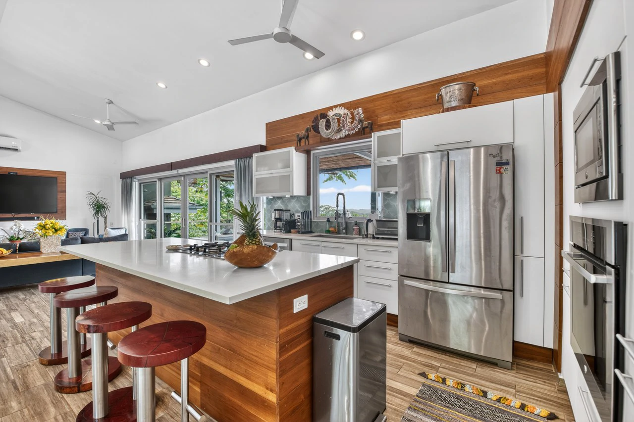 Casa Pochote: Artisan Luxury Villa in Tamarindo | Pool, Jacuzzi & Langosta Beach Club Membership Included - Gallery image 8