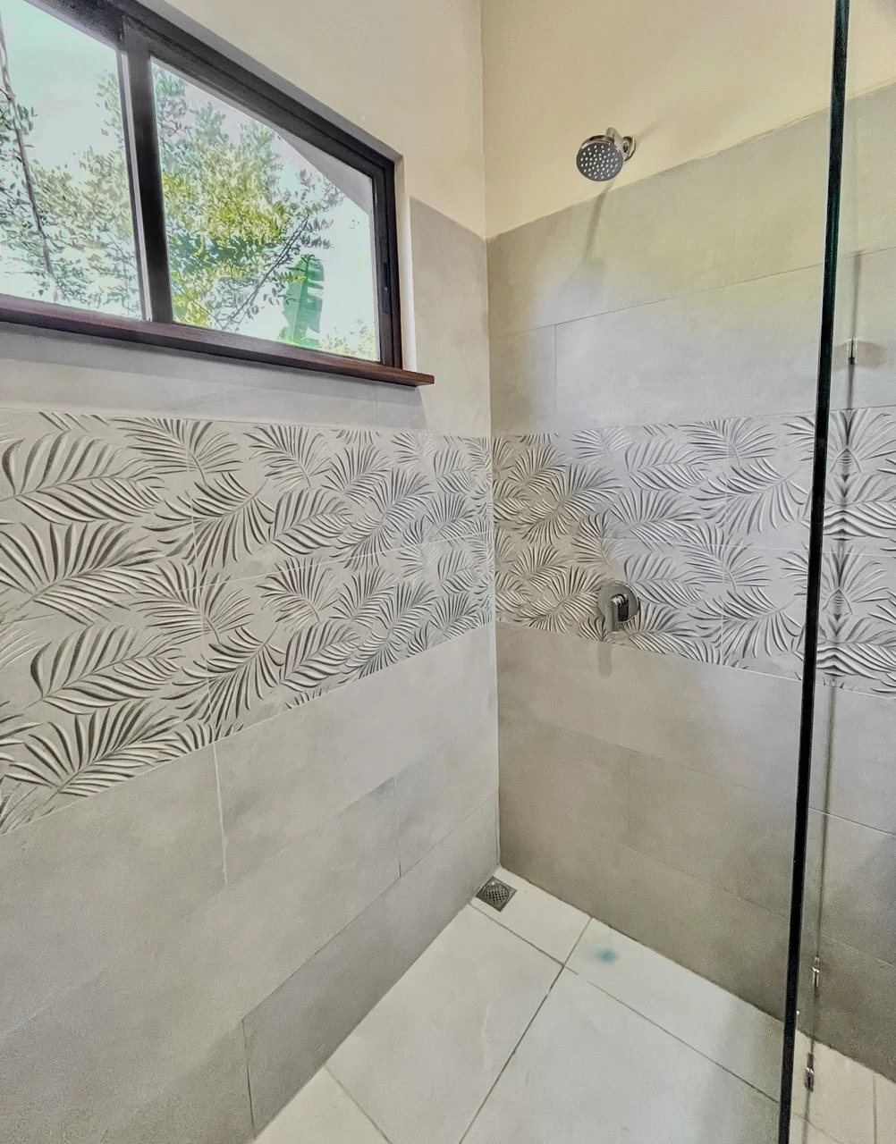 .075 ACRES – 2 Bedroom New Construction Home, Walk to the River, 5min to Playa Matapalo, 15min to Dominical!!!! - Gallery image 18