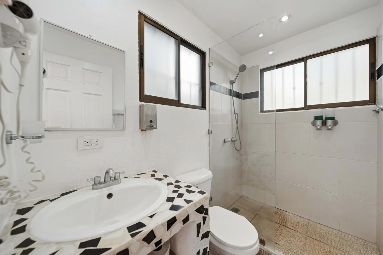 Hotel Gardenia: Turnkey Boutique Hotel in the Heart of Tamarindo - Proven Income Meets Tropical Lifestyle - Gallery image 6