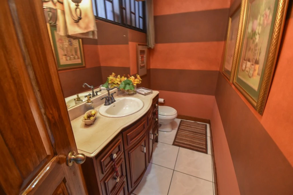House For Sale in San Antonio - Gallery image 4