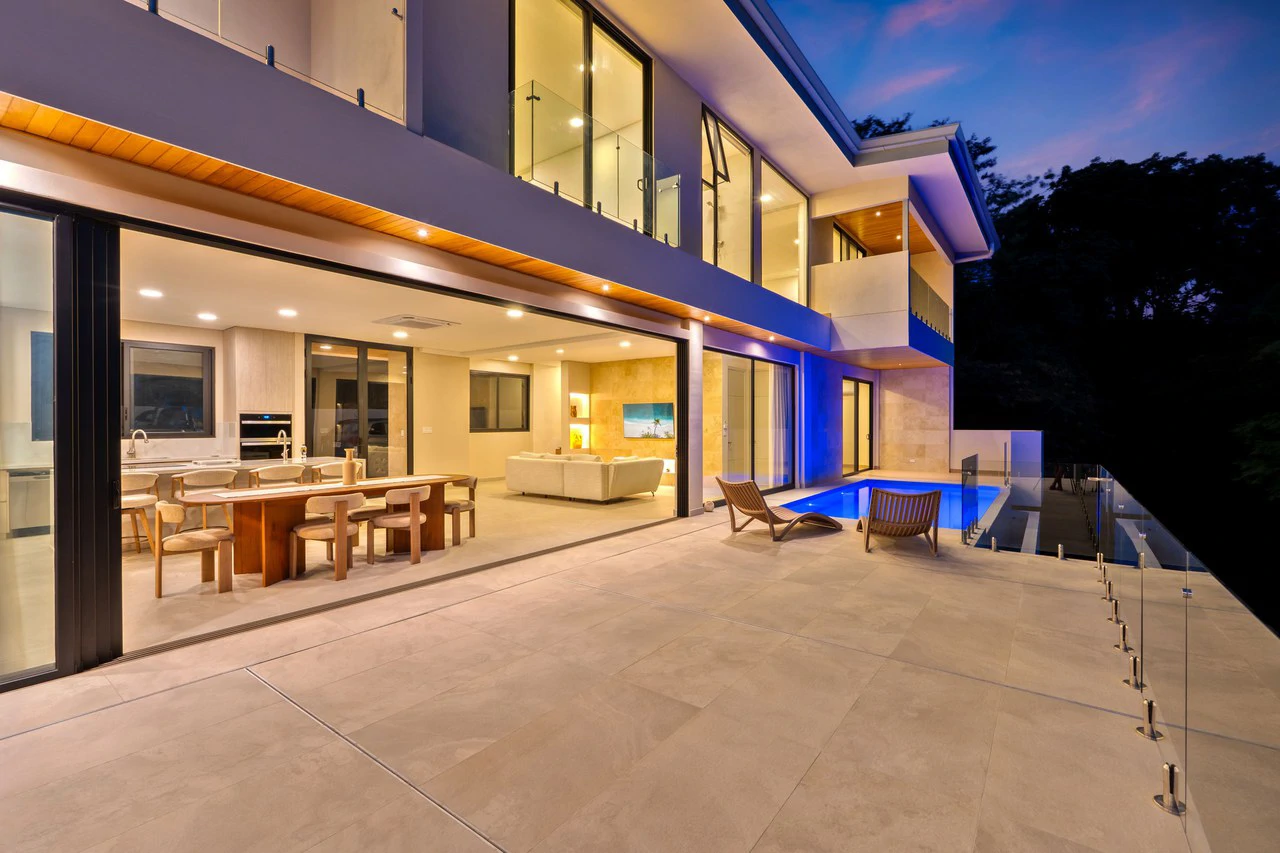 Casa Flores del Mar: Contemporary Ocean-View Home in Las Ventanas