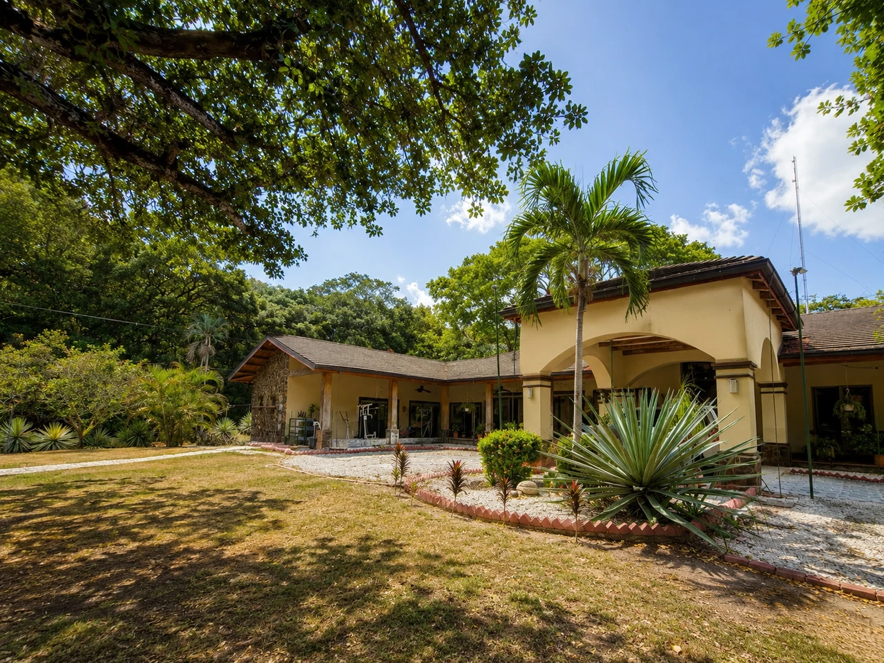 Liberia Luxury Nature Retreat: Exclusive Luxury Estate for Sale in Liberia Guanacaste with Natural Creek and Tourism Potential