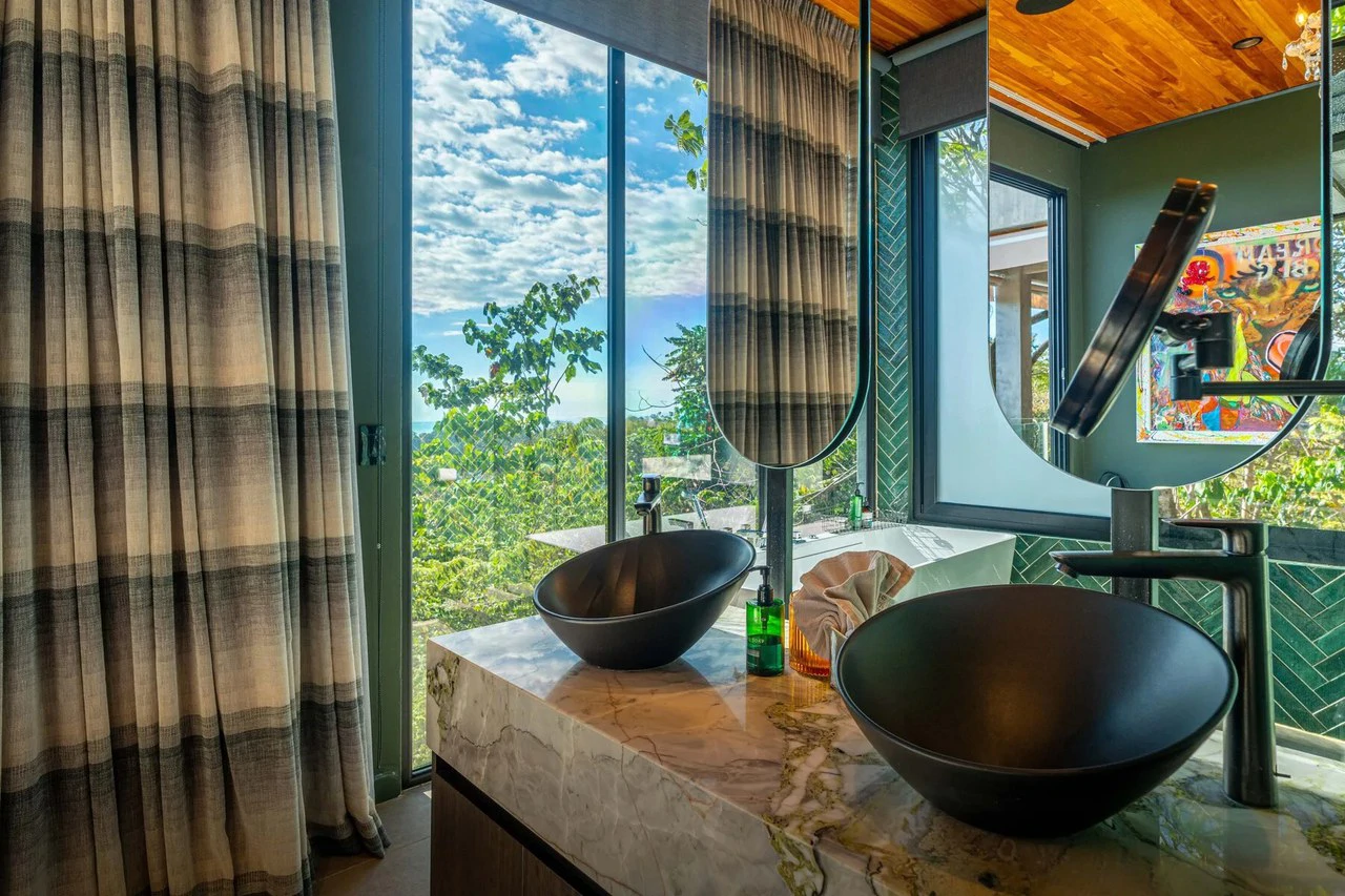 Casa Moon Diablo: Iconic Ocean View Luxury Estate with Infinity Pool, Rooftop Patio, Gym & Sauna in Manuel Antonio - Gallery image 85