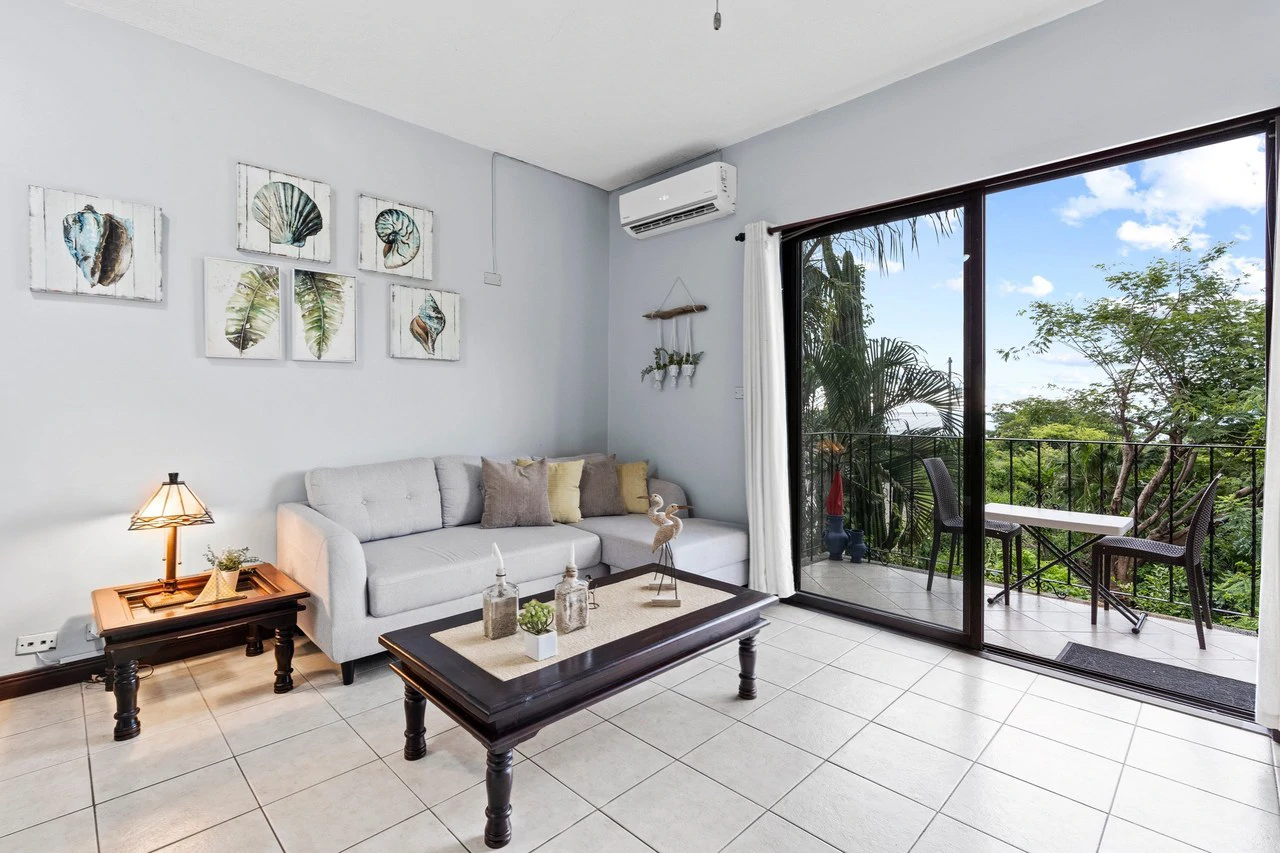 sunset hill unit 5: Cozy Ocean-View Condo for Sale – Walk to Tamarindo Beach - photo 11
