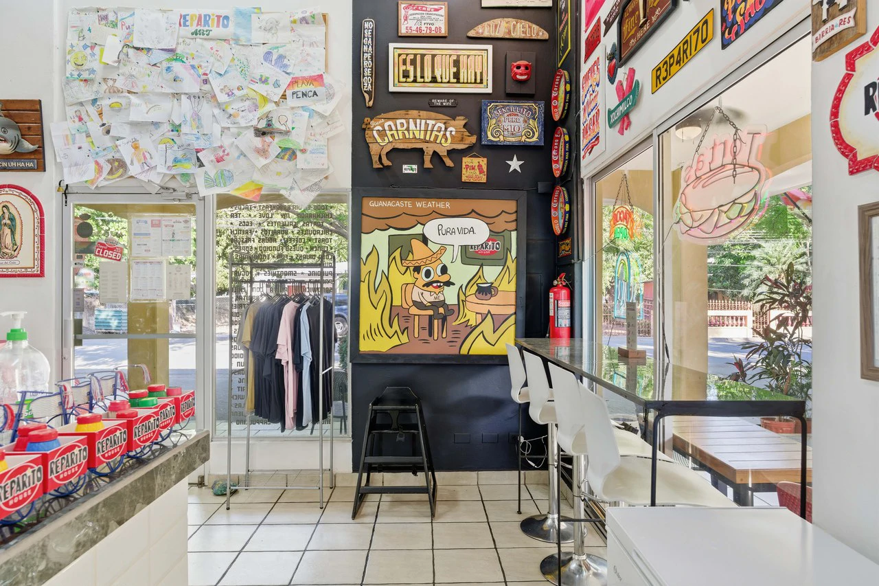 Reparito House: Turnkey Restaurant & Commercial Property for Sale - Gallery image 8