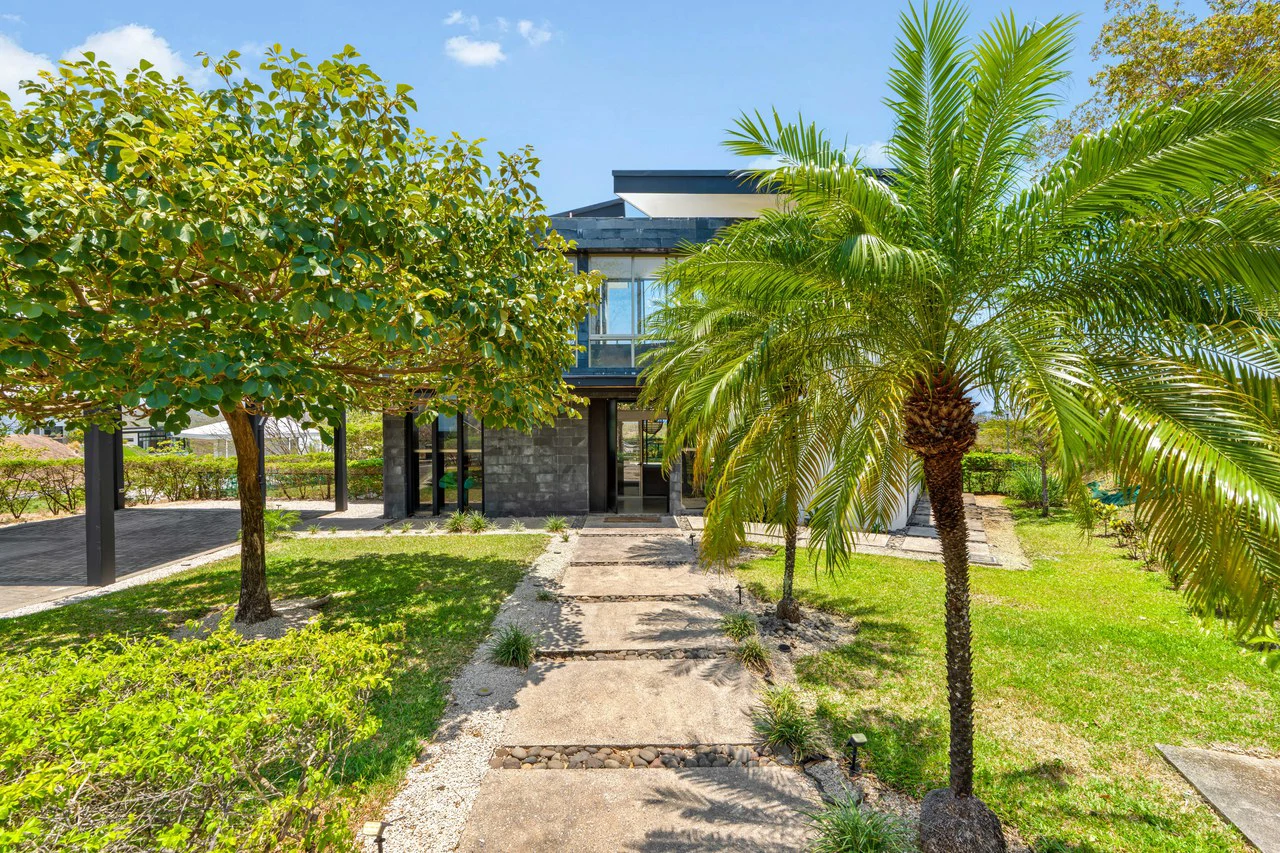 Casa Hijau: Modern Ocean-View Surf Home in Marbella - Gallery image 38
