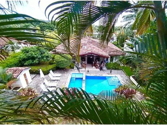 BEAUTIFUL HOUSE WITH SPECTACULAR POOL - Gallery image 18