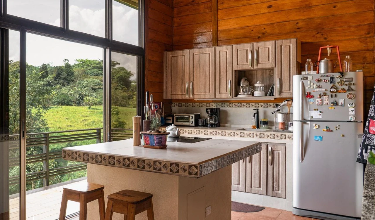 For Sale – Exclusive Property with Panoramic Views and Commercial Potential - Gallery image 4