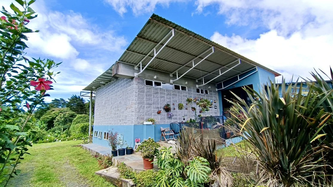 House for sale in Costa Rica: Unique Industrial style house for sale in San Isidro Heredia - Gallery image 4