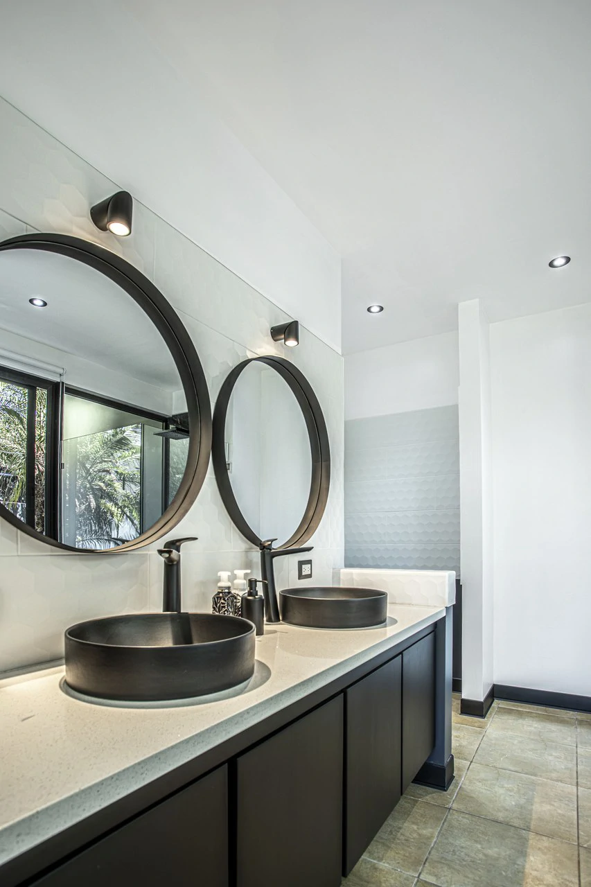 Extraordinary one story house located in a condo - Gallery image 19