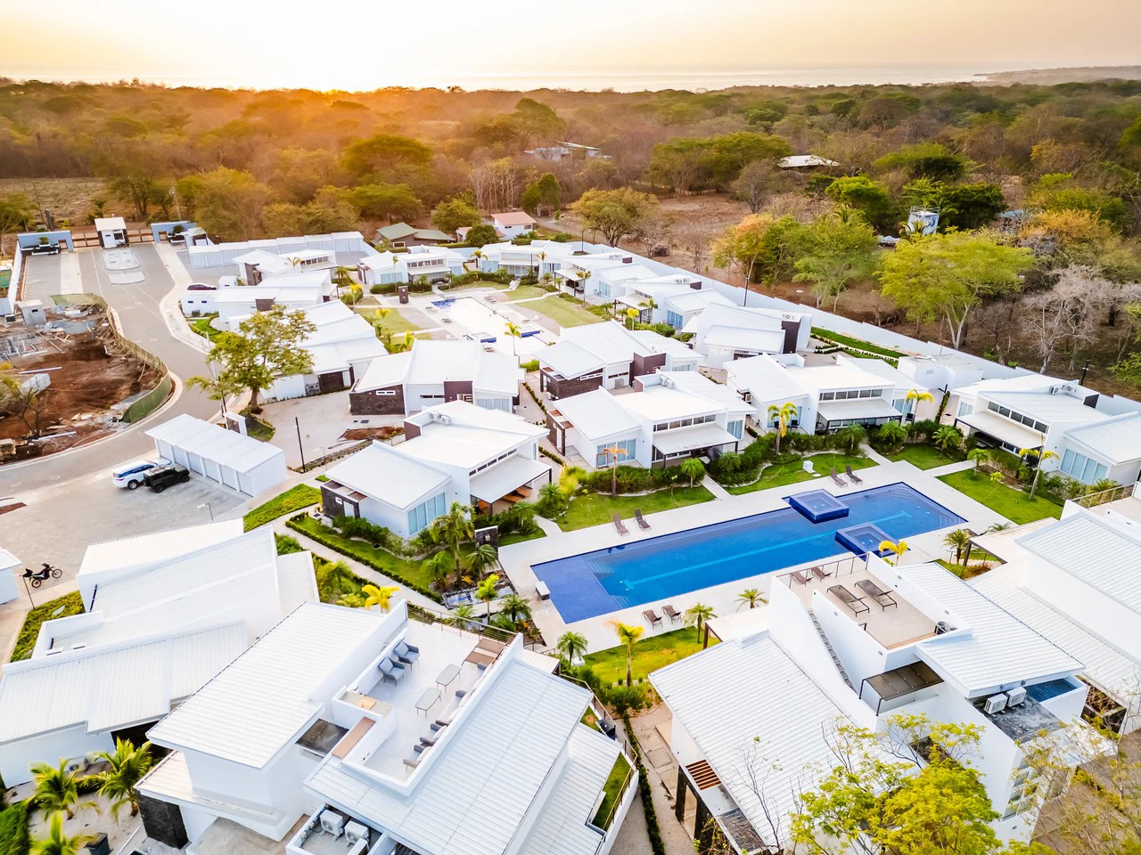 The Enclave: Ultra-Modern 3 Bedroom Villa Located Minutes From the Beach! - Gallery image 22