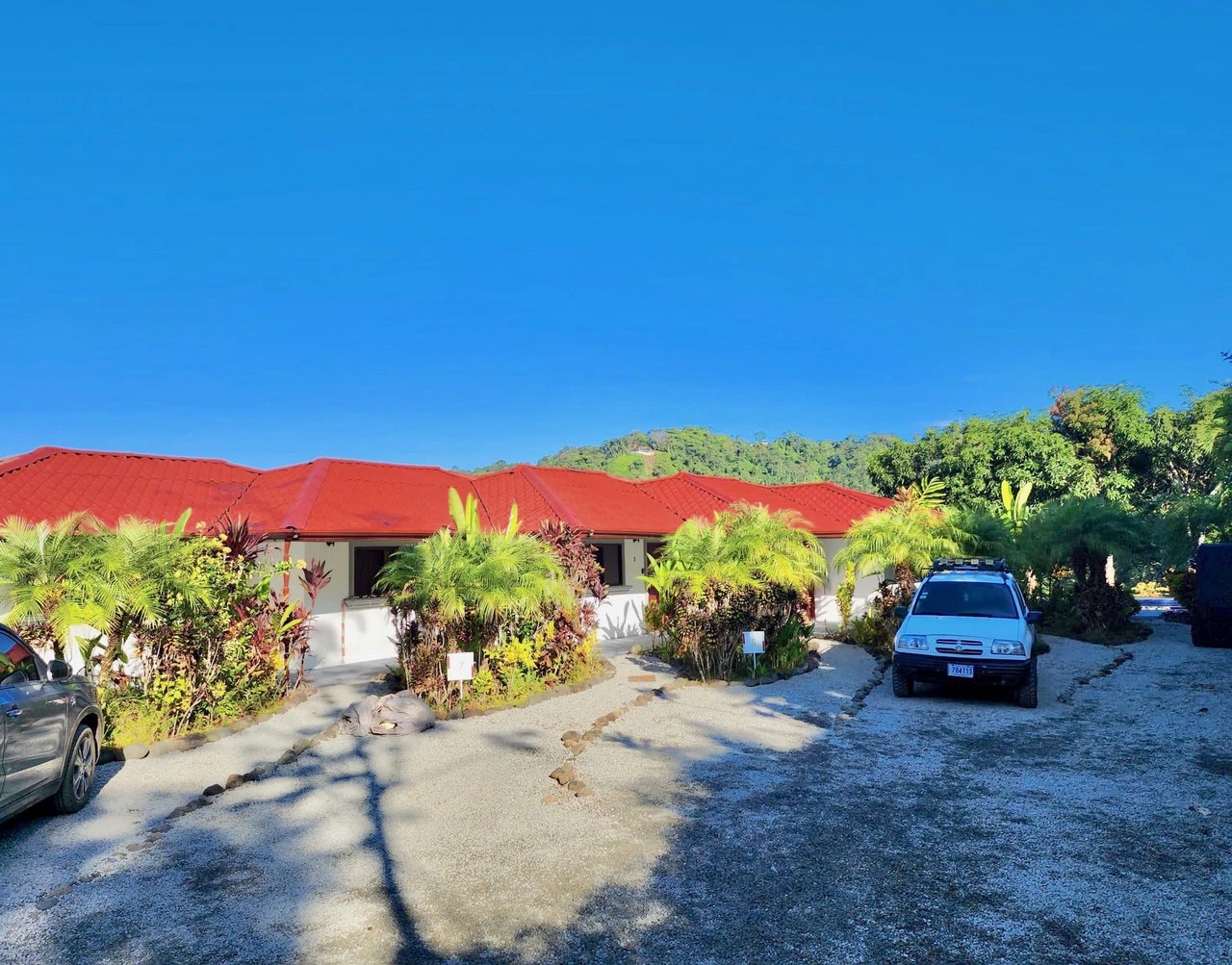 2.8 ACRES – 10 Income Producing Condos with a Pool and Spectacular Ocean and Mountain Views! Gated Community of Cascada Azul, 15min to Dominical Beach!!!: Near the Coast, Mountain and Countryside Apar - Gallery image 18