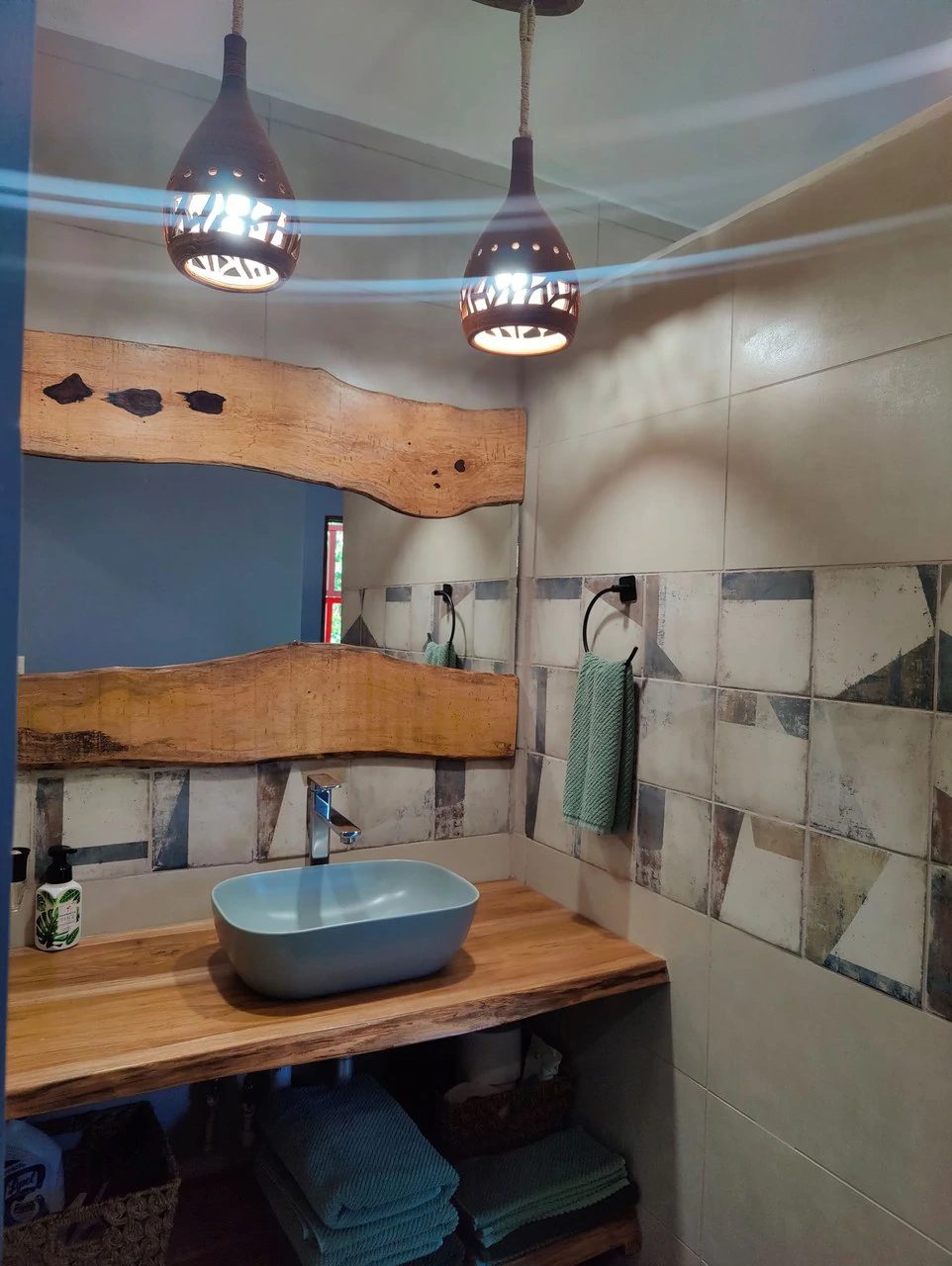 Penshurt Riverside Oasis: Stunning Riverside Property with 2-Bedroom Home and Additional Apartment - Gallery image 15