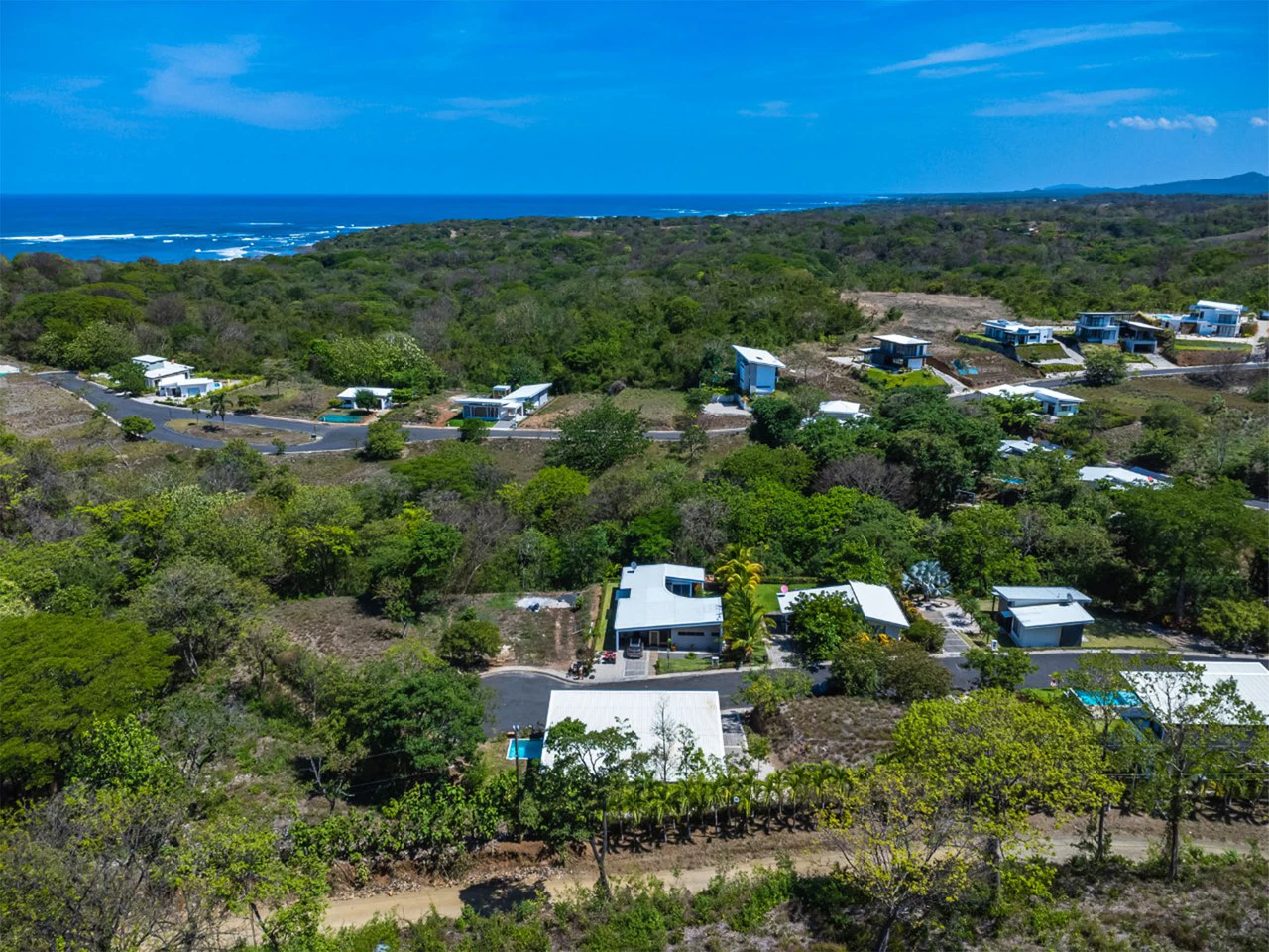 Seaside Bliss: 2-Bedroom Home with Pool, Close to Pristine Beaches - Gallery image 15