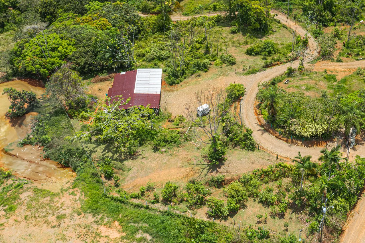 Mountain Mixed Use Building For Sale in Savegre - Gallery image 31