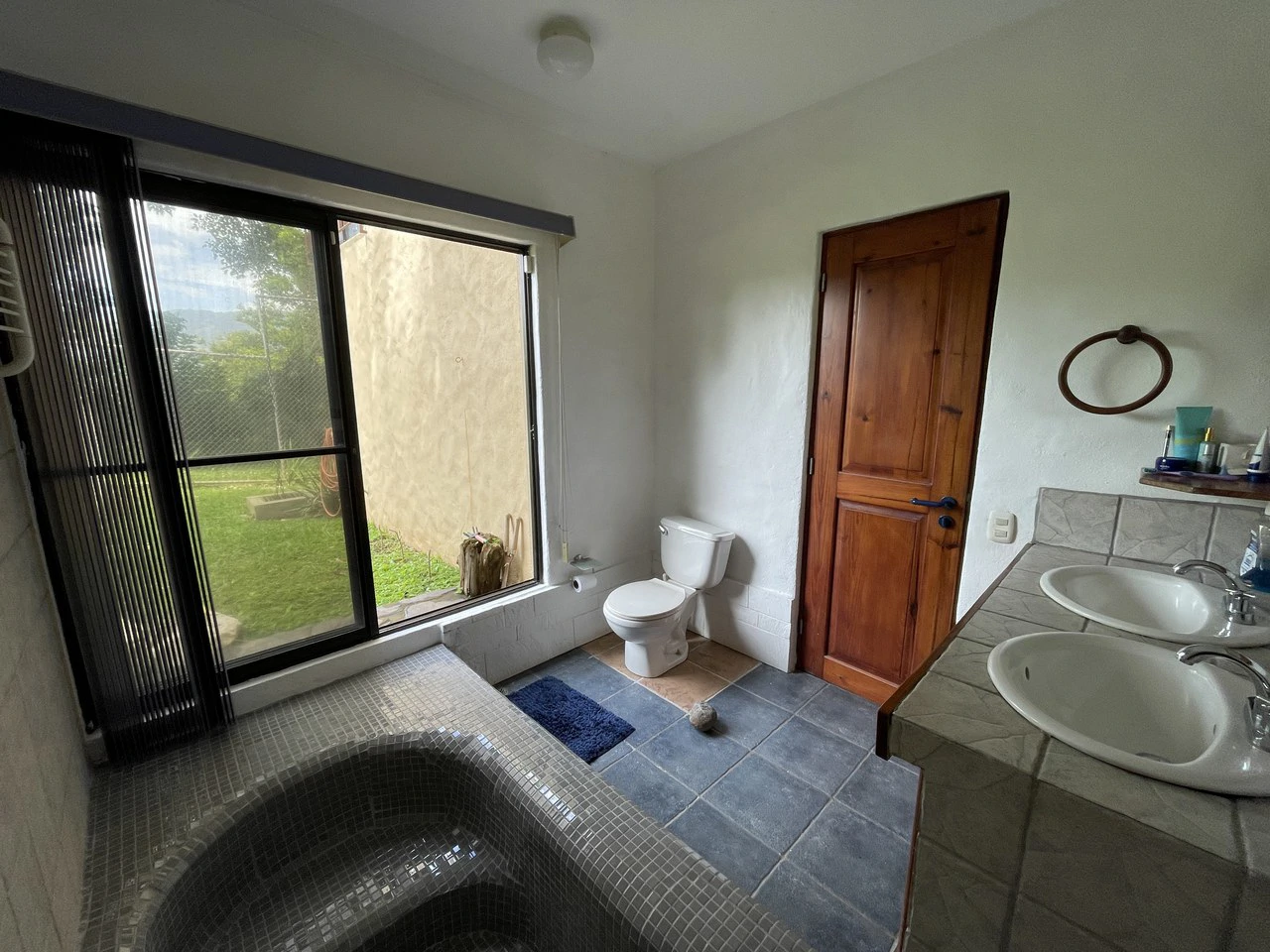 Loma Real P430: Spacious 5-Bedroom Home in Gated Community in Escazú, Guachipelin Norte - Gallery image 13