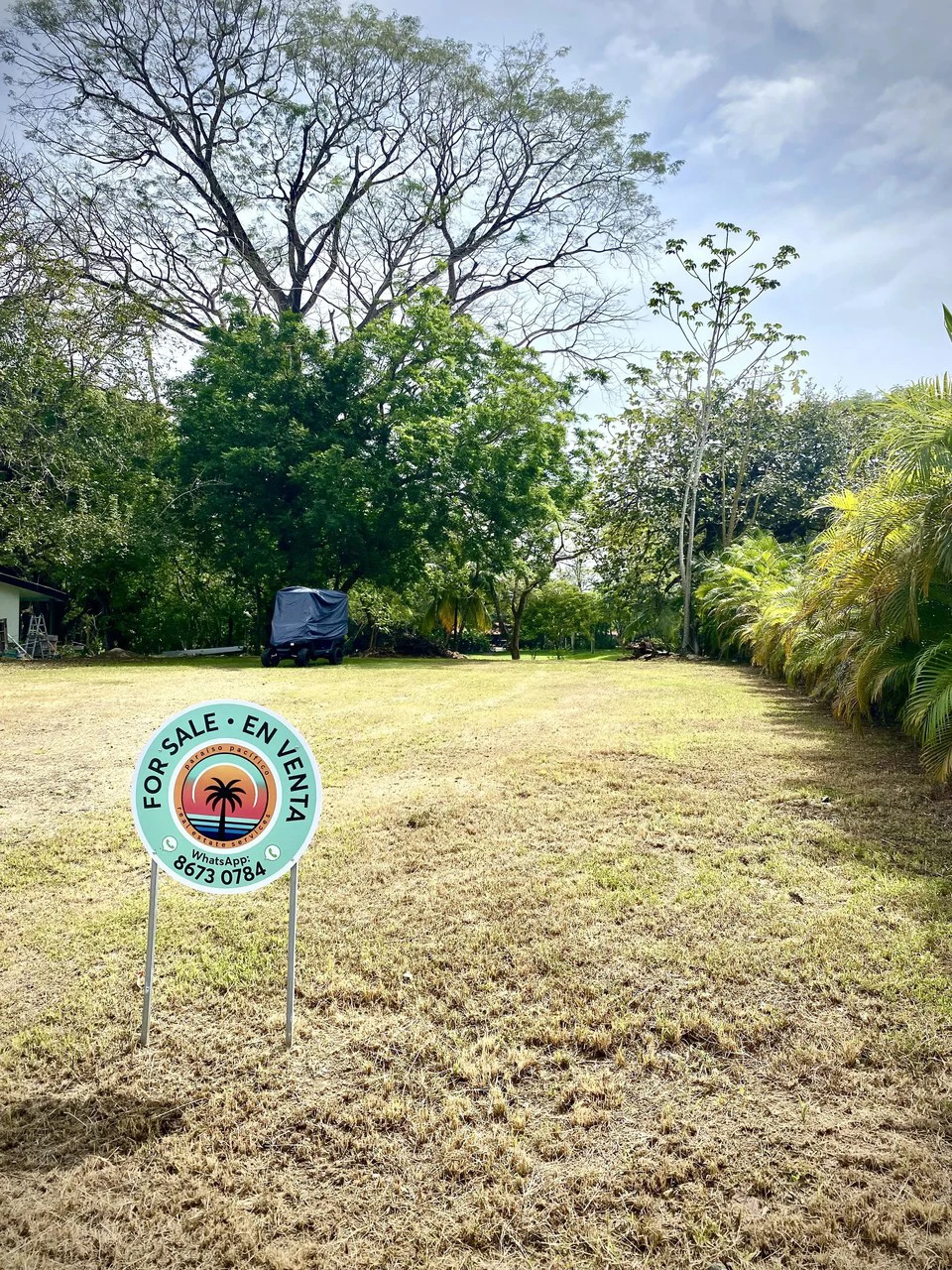 $340,000 USD Golf Garden Lot for Sale:  Build your dream home today! Gated Los Delfines Golf & Country Club Beachfront Village:  - 5 min walk to Swimming beach in Bahia Ballena on the Southern Nicoya  - Gallery image 2