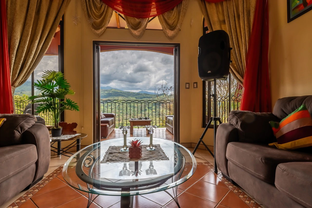 Spacious 5-Bedroom Colonial Home with 4 Bathrooms | La Bonita, Rivas - Gallery image 9