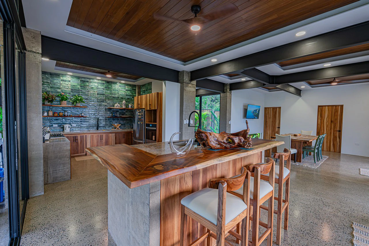Casa Las Brisas Stunning Whale’s Tail Ocean View Home in Uvita - Gallery image 25