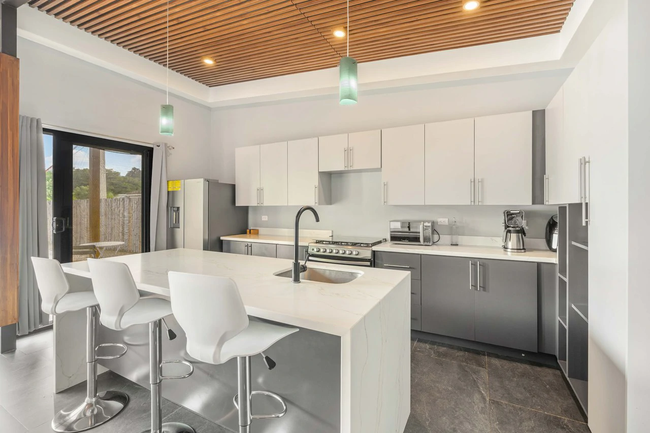 Loma Verde #48: Modern Corner-Lot Home Surrounded by Green Mountain Views - Gallery image 3