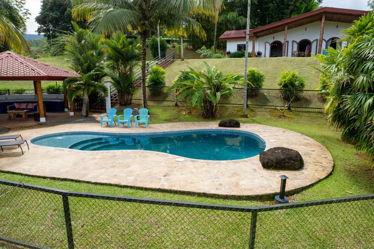 5 Bedroom Mountain Retreat Minutes from the Beach Platanillo Costa Rica - Gallery image 22