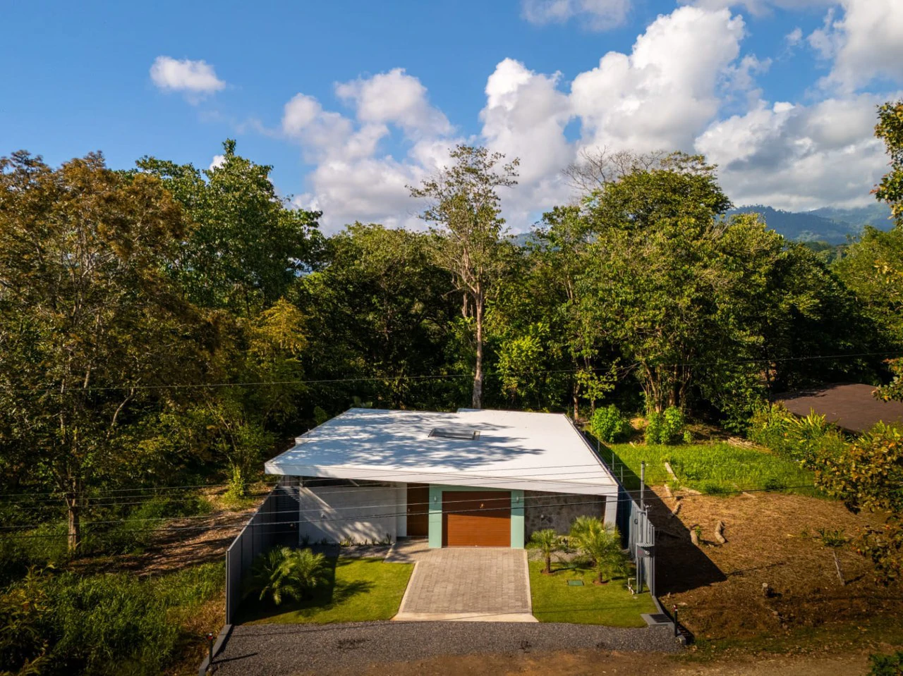 Amazing New Villa Cayman: Solar Powered and Walk to the Beach in Uvita! - Gallery image 49