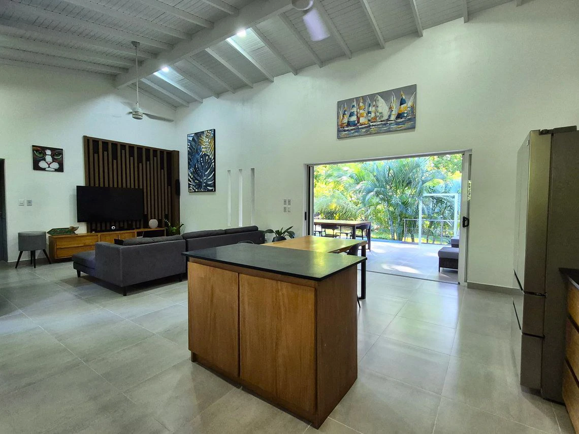 Casa Del Rio: Under Contract | Elegant Contemporary Tropical Home with Pool and Peaceful River Setting, Minutes from Sámara - Gallery image 11
