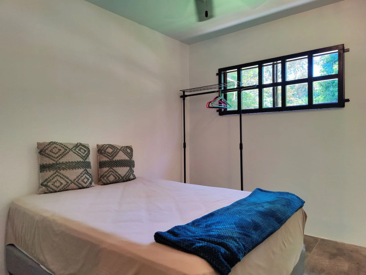 Penshurt Riverside Oasis: Stunning Riverside Property with 2-Bedroom Home and Additional Apartment - Gallery image 42