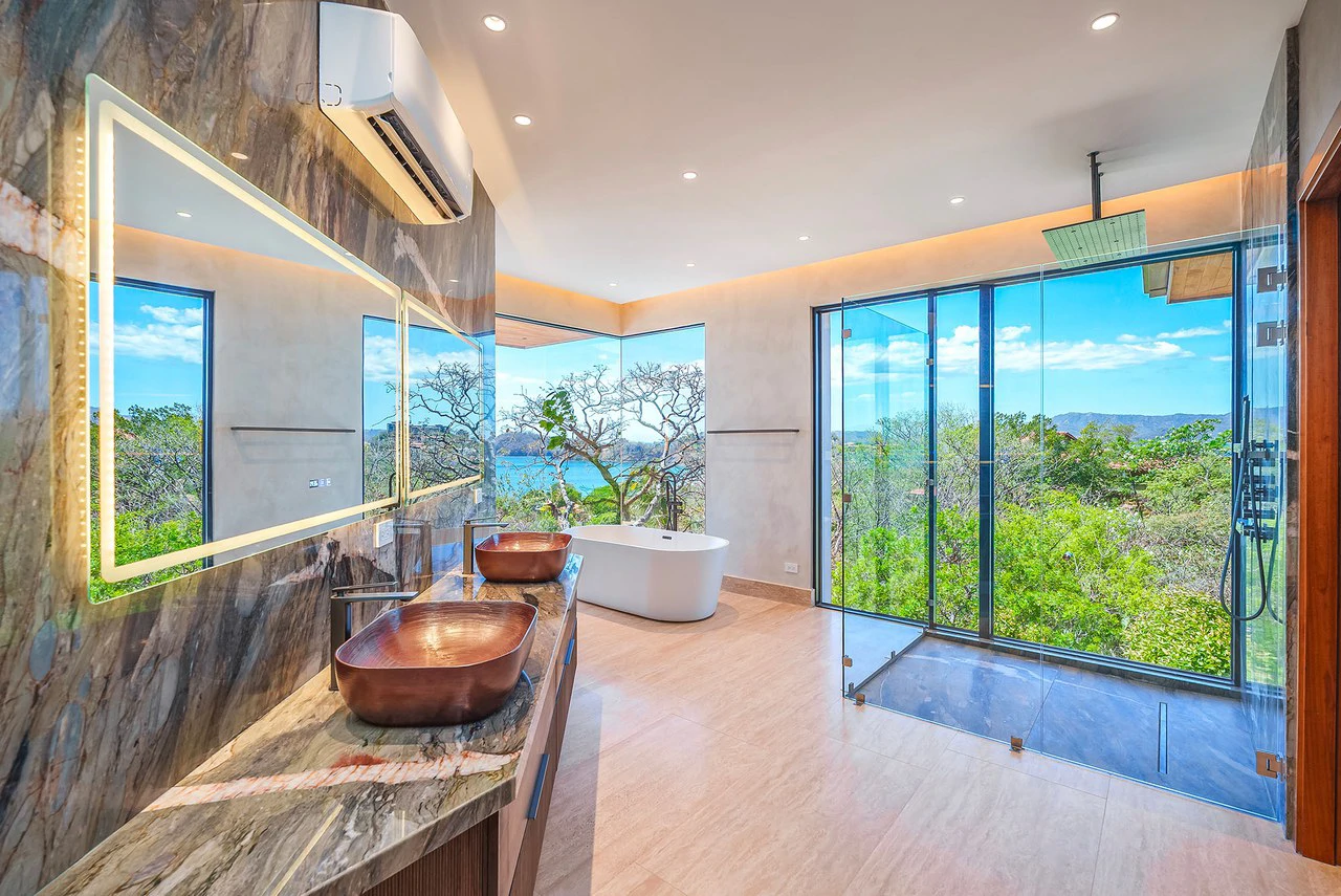 El Palacete Flamingo: 7BR Luxury Home with Vast Ocean Views - Gallery image 11