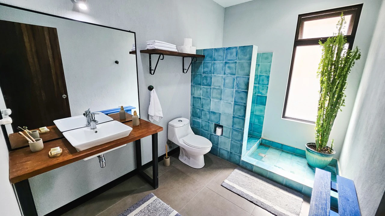Beautiful Casa Irina, with pool and large yard: Close to the beach in tranquil Monterrey! - Gallery image 18