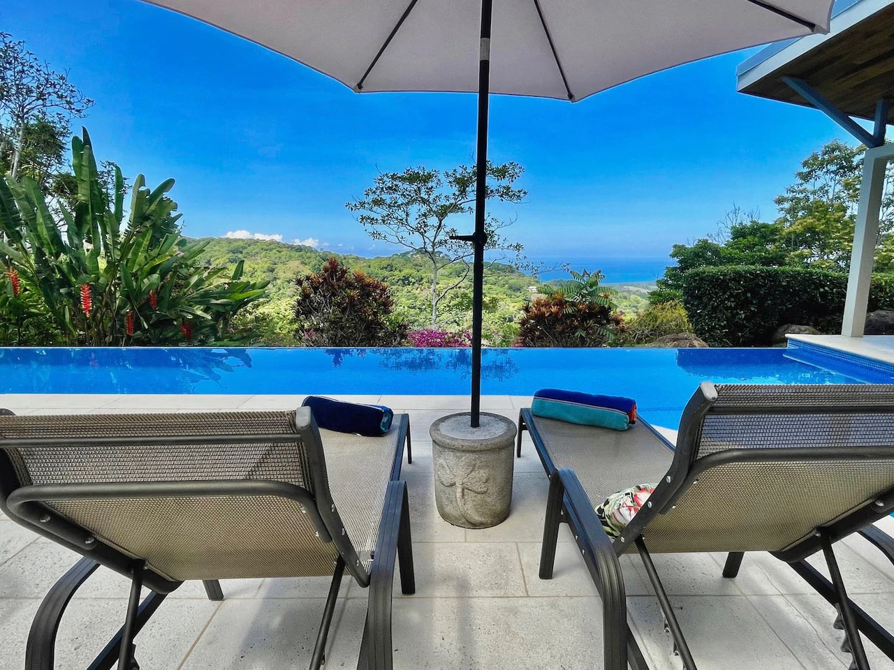 2.4 ACRES – 3 Bedroom Main Home Plus 1 Bedroom Casita And Cabina, Luxury Ocean View Property, 15min to Dominical!!: Near the Coast and Mountain House For Sale in Lagunas - Gallery image 6