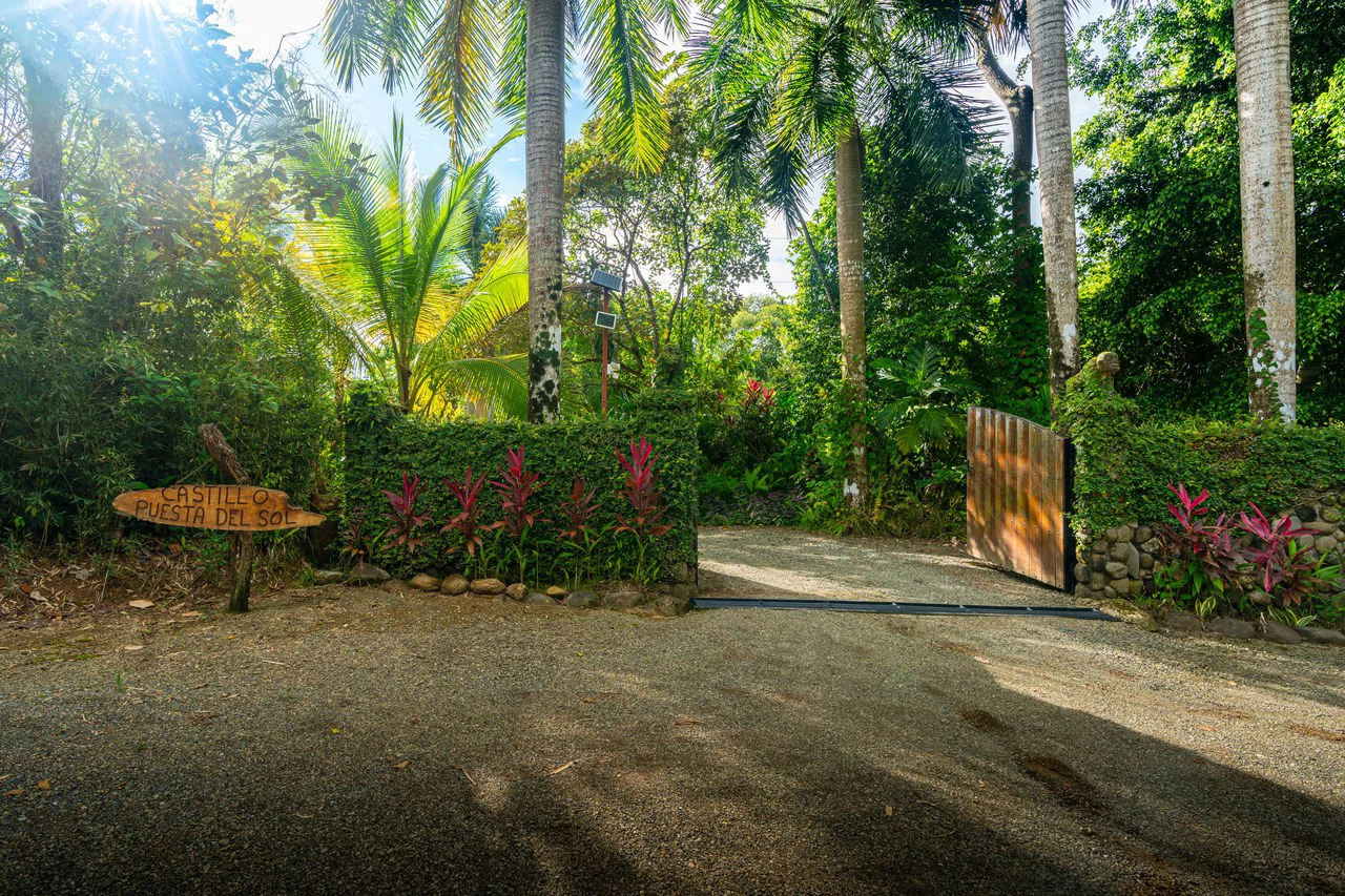 Mountain House For Sale in Escaleras - Gallery image 43