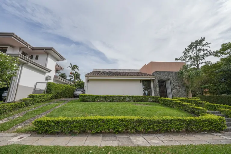 House For Sale in Piedades