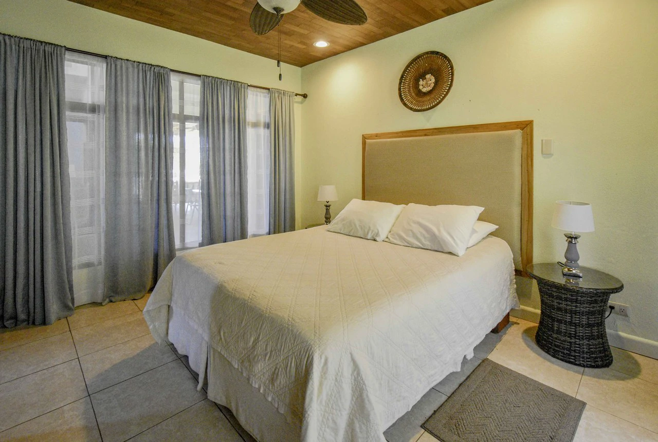 Rare Titled Beachfront Property with House - Gallery image 19