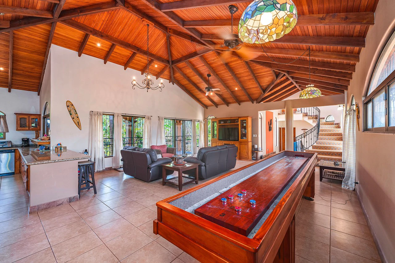 Casa Palacio: Elegant and Palatial 3BR in Gated Community - Gallery image 20