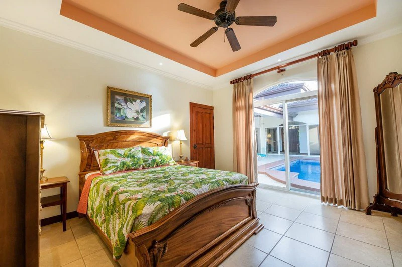 Amazing Casa Grande: Enormous Home with Pool near the Beach in a highly sought after Community! - Gallery image 24