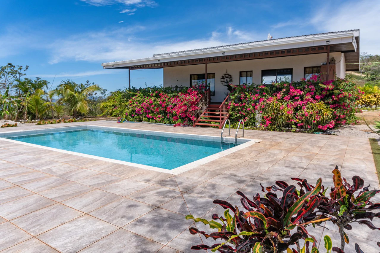 Casa Asia: Sweeping Ocean Views with All Solar Power