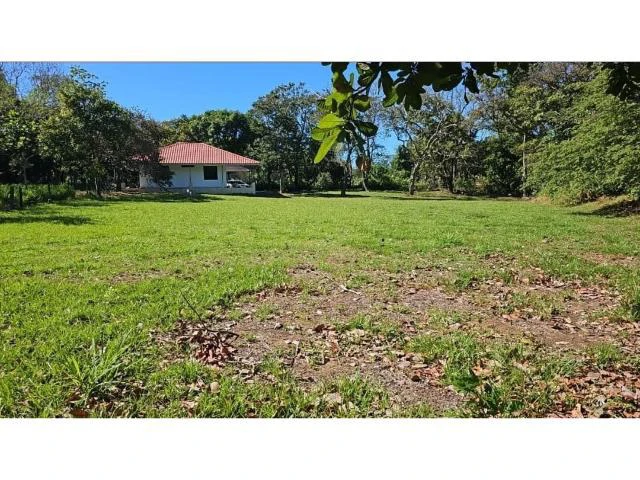 Charming Tico Home with Beautiful Green Garden for Sale in Bagaces - Gallery image 8